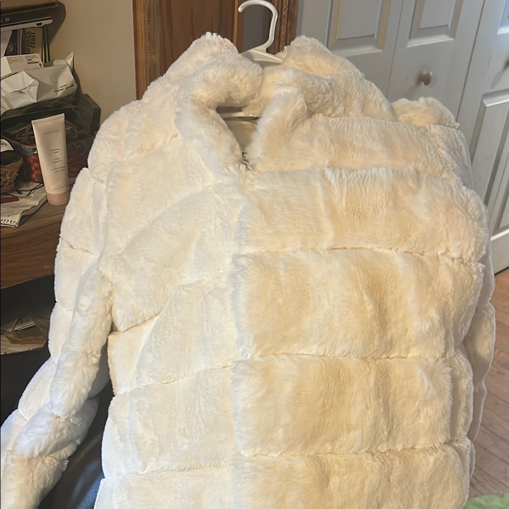 Women's Cream Faux Fur Jacket